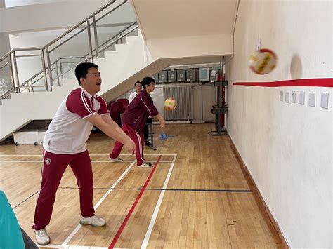 西安市曲江第一中学开展初2019级排球对墙垫球比赛-西安市曲江第一中学欢迎您!