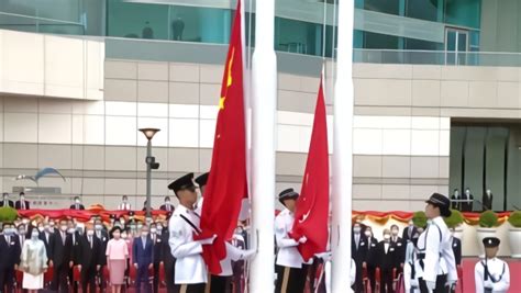 香港举行升旗仪式庆祝回归祖国23周年--图片频道--人民网