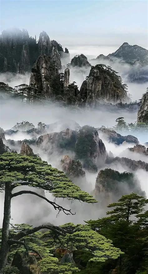 安徽黄山风景区现惊现瀑布流云和霞海景观