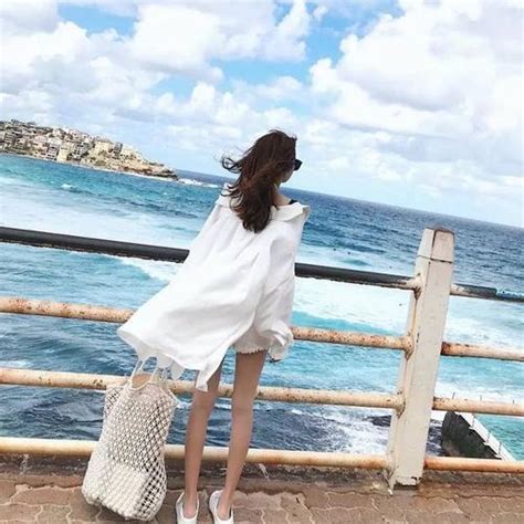 海边甜美女生微信头像