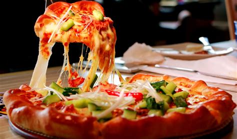 奇妙的达美乐披萨：中国加盟商赚上市价值，美国总店收现金价值 | Foodaily每日食品