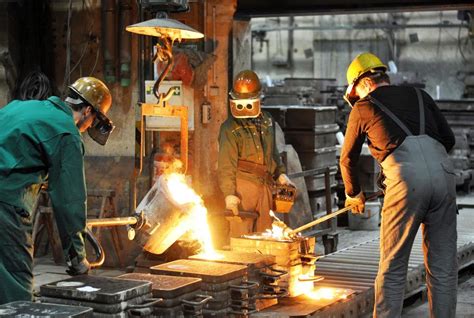 华菱钢铁首季净利润突破10亿元 - 要闻 - 湖南在线 - 华声在线