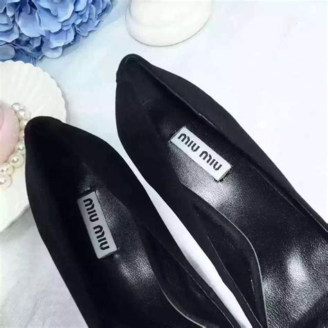 新款MiuMiu鞋子多少钱 优雅奢华钻装饰女鞋 MiuMiu鞋子价格 - 七七奢侈品