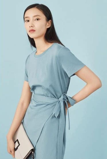 3COLOUR三彩女装2019夏季新款烟蓝色连衣裙-服装品牌新品-CFW服装设计网