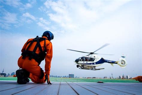 航空器海上迫降应急救援综合演练在深圳机场举行-中国民航网