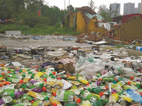 静海大桥北藏着垃圾场 建筑垃圾生活垃圾混杂其中脏乱异常,南通网-中国南通主流新闻资讯门户