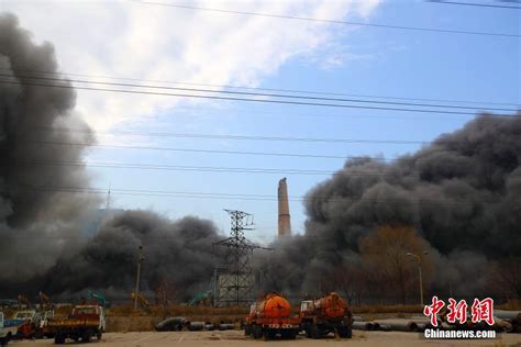 65年历史老电厂被爆破拆除 污染建筑瞬间被夷为平地场面震撼