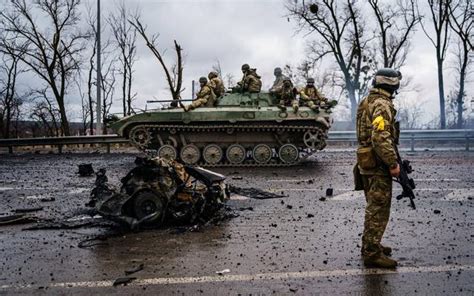 俄乌局势紧张 顿巴斯前线乌克兰军人严阵以待-搜狐大视野-搜狐新闻