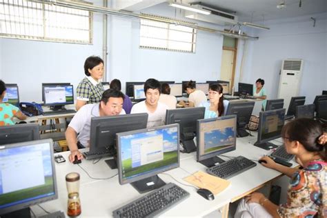 技术引领，率先示范—泰安长城中学开展数字校园应用和微课制作培训