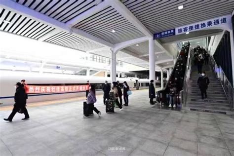 东部多城一步迈入哈尔滨3小时出行圈，推动形成优势互补高质量发展的区域经济布局 牡佳高铁上线 龙江高铁正式“成团”