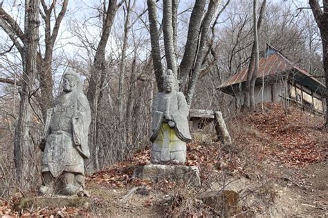 Statue of Fukan and Kakumei (Azumino) - Aktuelle 2021 - Lohnt es sich ...