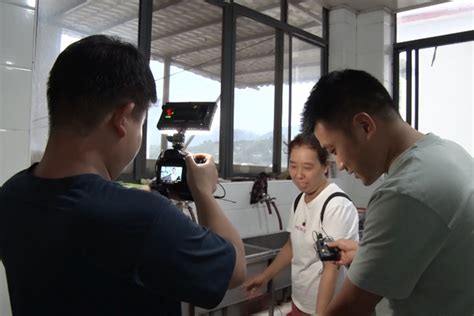 湖南都市频道姚琪进课堂 分享记者十年从业经历-湖南师范大学新闻与传播学院