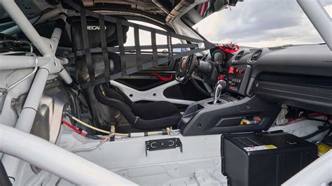 保时捷GT4 赛车采用天然纤维复合材料制成的可持续内饰 - 知乎
