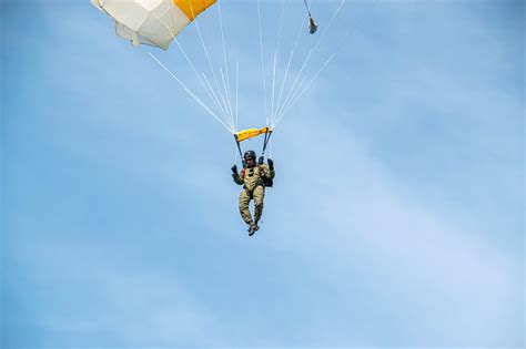 Paratrooper Parachute Military - Free photo on Pixabay - Pixabay