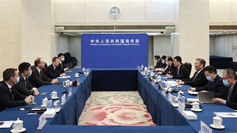 商务部部长王文涛会见苹果CEO库克，库克：将持续加大对中国的投入_凤凰网视频_凤凰网