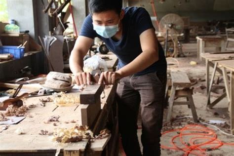 中国选手徐颜参加第44届世界技能大赛木工项目比赛