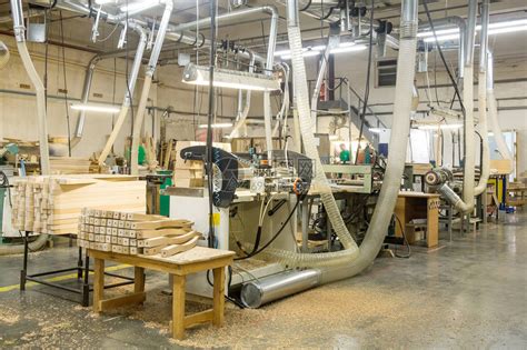 工厂内生产木制家具的车间内部高清图片下载-正版图片507366848-摄图网