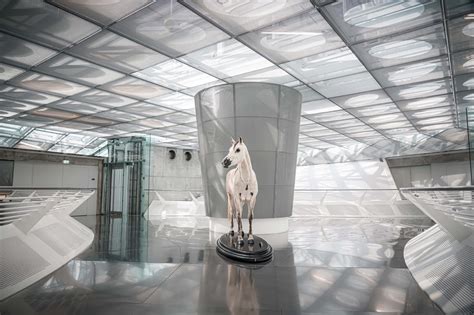 走进奔驰总部博物馆 看看什么叫做真正的车展_灵感频道_悦游全球旅行网