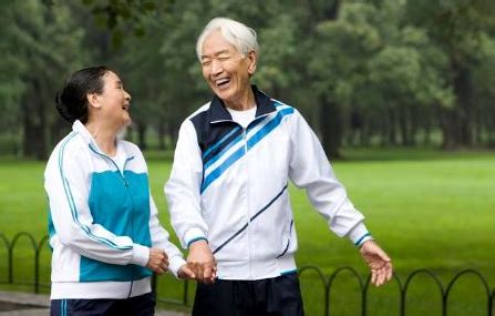 老年人运动锻炼的好处_老年人参加体育锻炼的效能_养生之家