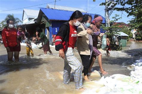 柬埔寨首都金边郊区遭遇洪水侵袭|柬埔寨|洪水_新浪新闻