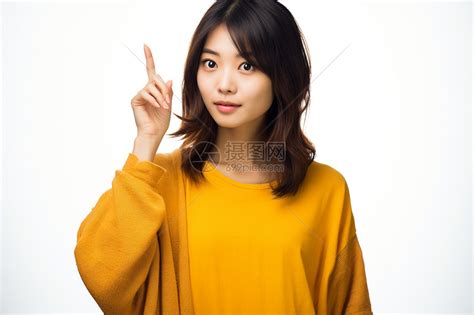 黄色衣服女头图片