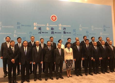 香港特区第五届政府主要官员首次集体亮相