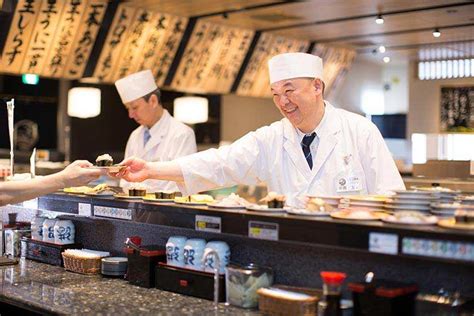 用先进技术“进化”日本回转寿司行业 - 海外频道 - 东南网