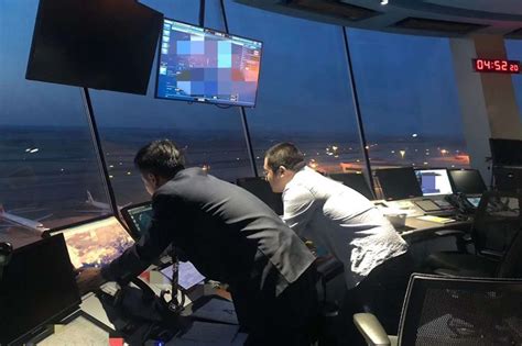 大连空管站塔台管制室第二批封闭运行人员进行模拟机培训 - 民用航空网
