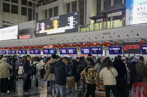 川航在深圳机场投放一架驻场过夜A319飞机