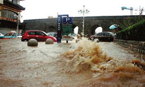 陕西榆林暴雨洪涝致城区交通瘫痪|陕西|暴雨_新浪天气预报