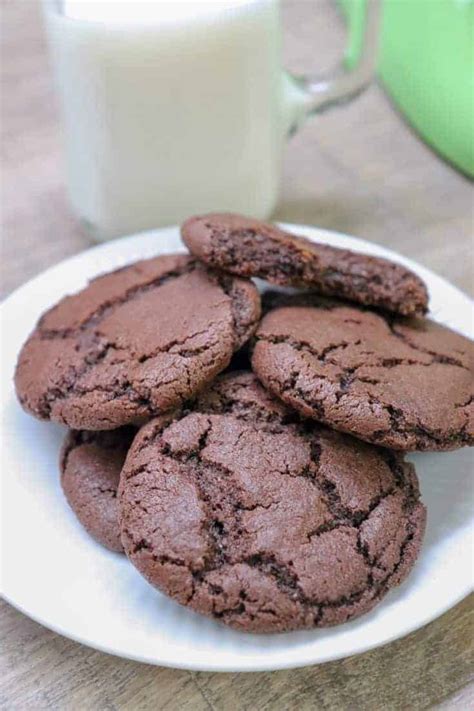 Classic Soft Oatmeal Cookies - Lauren