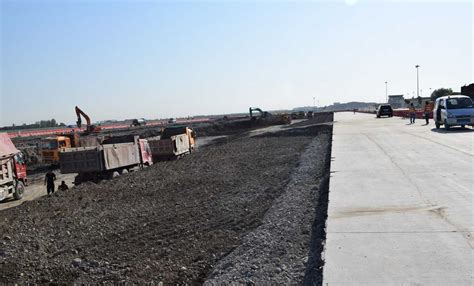 【企业动态】新疆乌鲁木齐机场改扩建项目航站楼钢结构全面封顶-兰格钢铁网