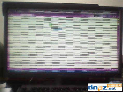 电脑屏幕上出现一条一厘米左右的黑色的线-电脑屏幕上方有一条一厘米的黑边怎么去掉？（屏幕没调）