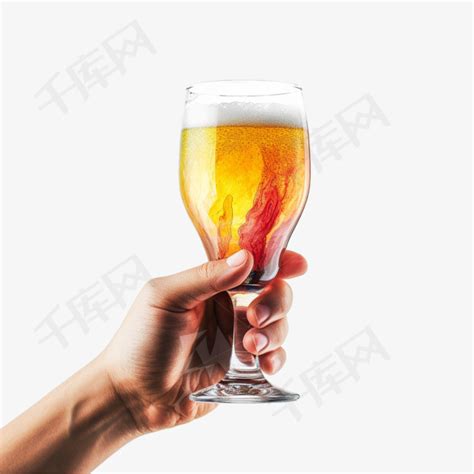 手拿啤酒图片