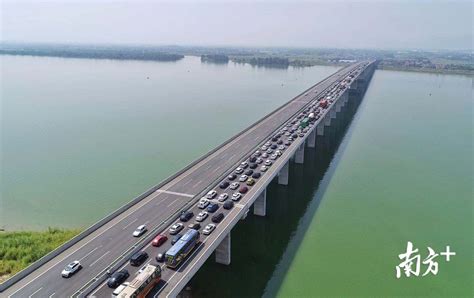 视频|直击长假首日，许广高速清远清西大桥段车龙近20公里_南方plus_南方+