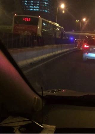 上海南北高架，一车逆行与三车发生碰擦！警方通报