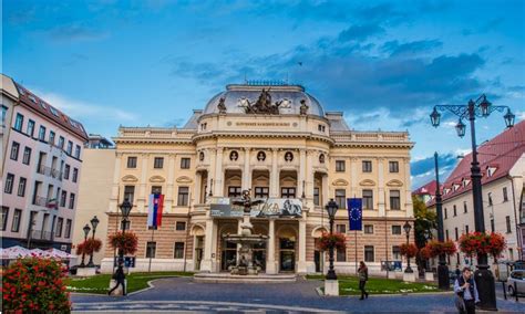 2021斯洛伐克国家剧院-旅游攻略-门票-地址-问答-游记点评，布拉迪斯拉发旅游旅游景点推荐-去哪儿攻略