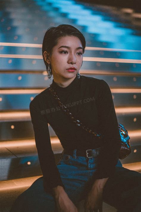 短发服装彭亚楠图片