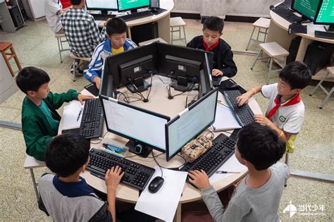 孩子在计算机室上课高清图片下载_红动中国