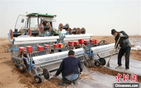 “全程机械智能化种植”新疆阿克苏710万亩棉花播种有序开展_手机新浪网