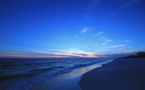 天蓝色海面图片-蓝色的天空与蓝色的大海素材-高清图片-摄影照片-寻图免费打包下载