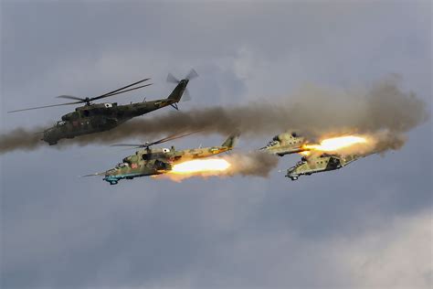 俄军直升机被击落，造成两死一伤！俄罗斯出兵纳卡，普京：10日起全面停火-新闻频道-和讯网