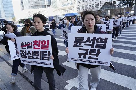 尹锡悦施政差评率升至60% 韩民众举行示威抗议访日