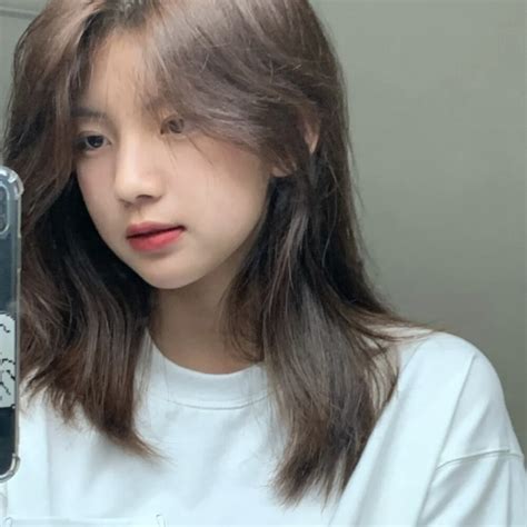 温柔发型尖头女生头像