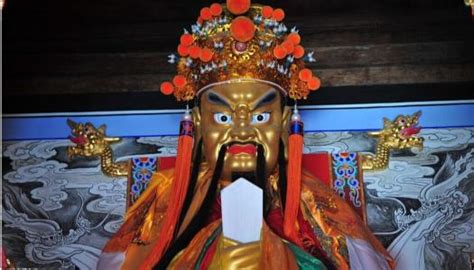 五台山：最大的文殊菩萨像