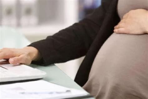 女子应聘时被要求保证“怀孕主动辞职”，生育和工作只能二选一？|怀孕|生育|应聘_新浪新闻