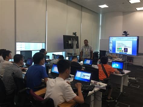 新工科实验教学中心-广州工商学院信息技术与装备中心