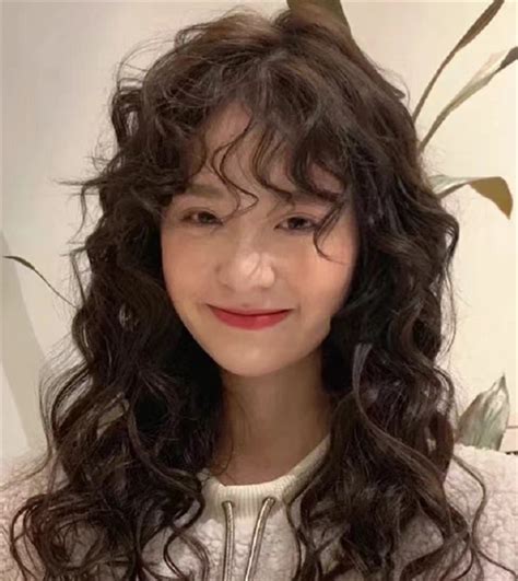 熊黛林卷发弄法图片女