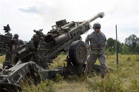 乌克兰炮兵用上M777榴弹炮：一枚炮弹820美元，这炮能打得起吗|乌克兰|炮弹|炮兵_新浪新闻