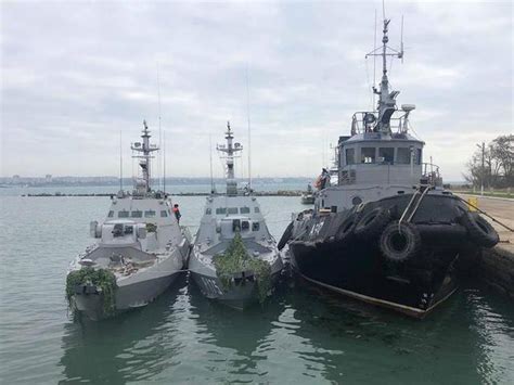 毛子威风大涨！乌克兰被俄罗斯扣押三艘军舰已到港口_新浪图片
